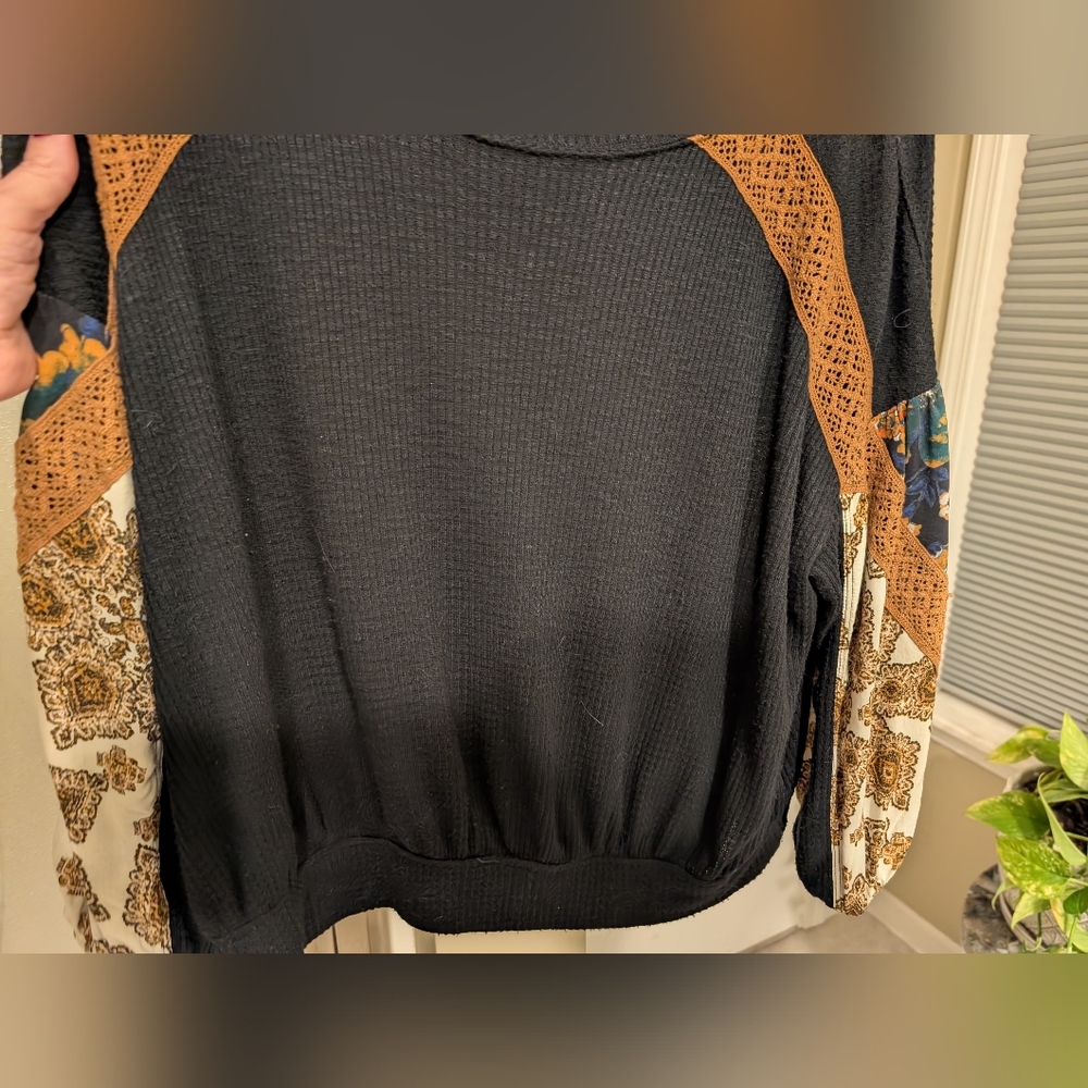 Free People Black Blouse with Gold Embroidery Size M - Picture 4 of 6